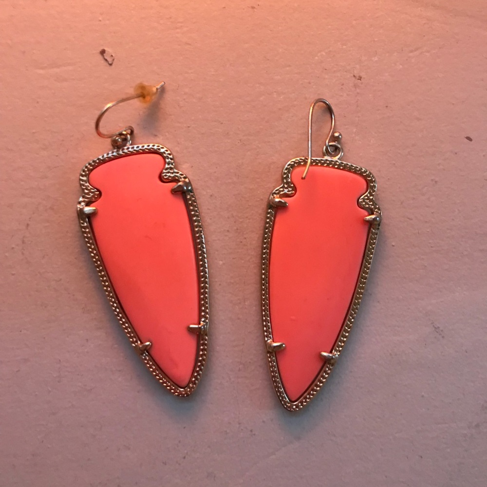 KENDRA SCOTT coral arrowhead earrings